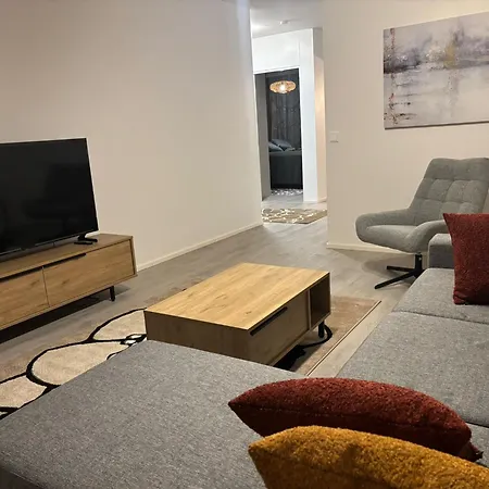 For Five Near Railway Station Apartmán