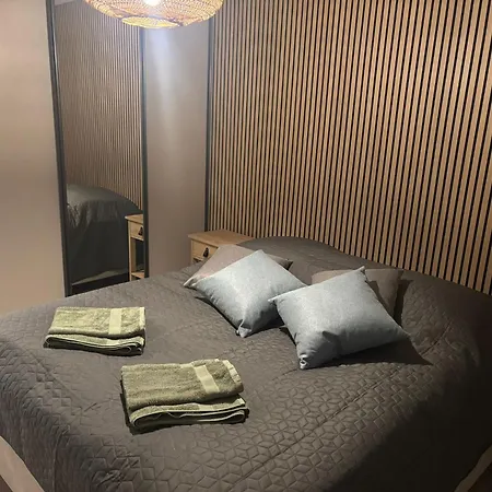 For Five Near Railway Station Apartmán